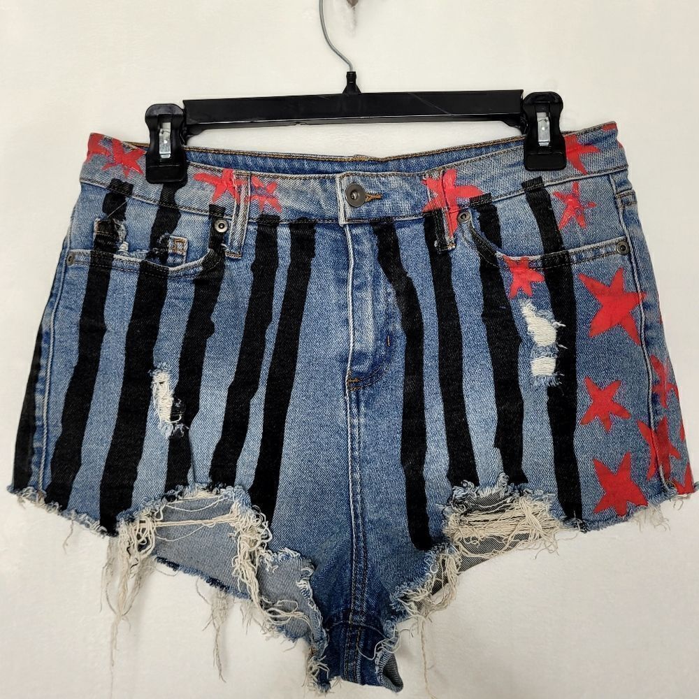 Her Universe Birds Of Prey Harley Quinn Distressed Denim Shorts Size 5